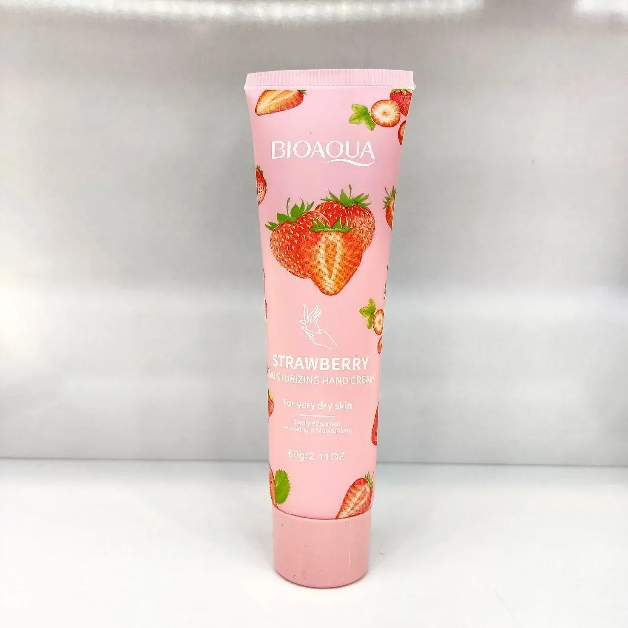 کرم مرطوب کننده دست توت فرنگی Bioaqua